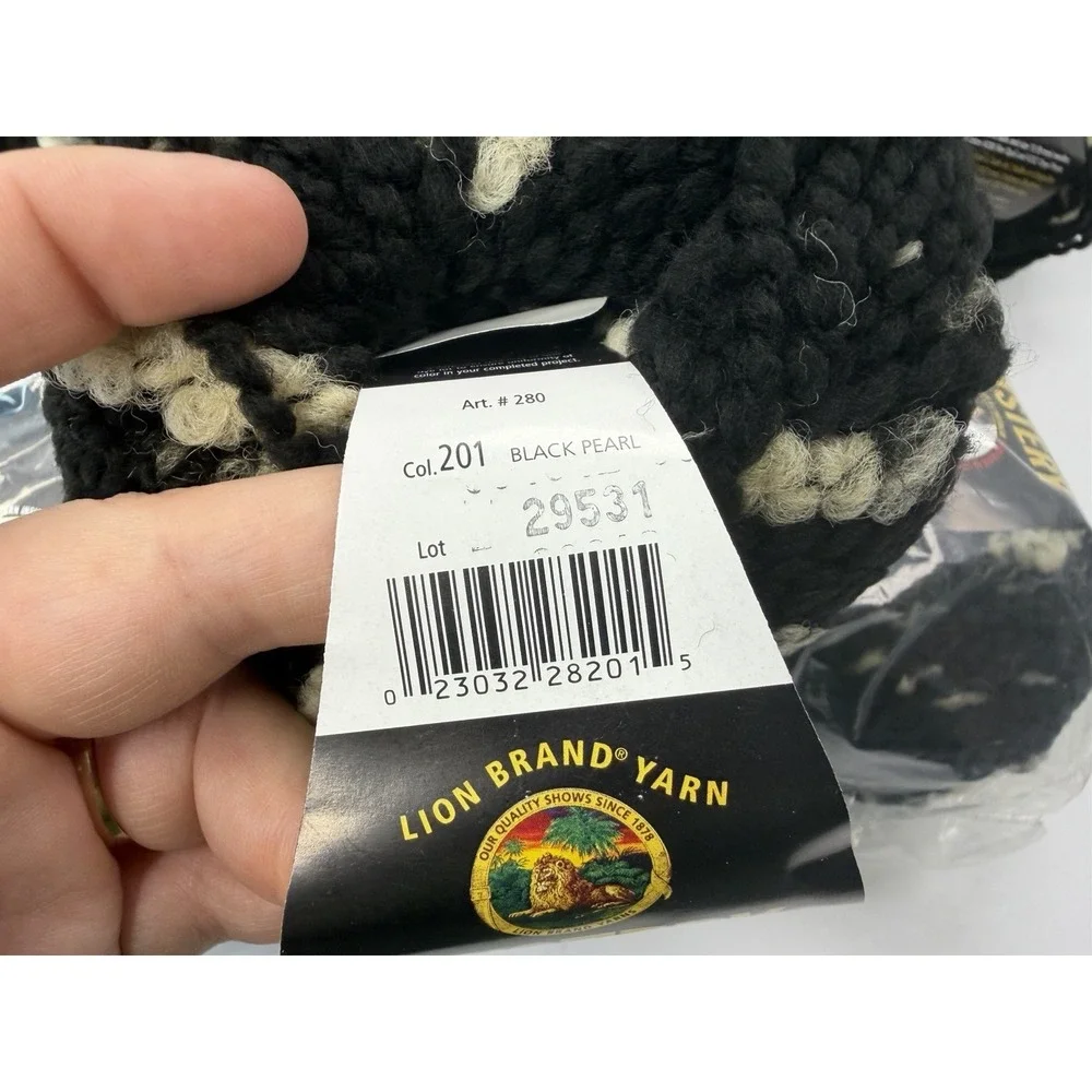 Lion‎ Brand Mystery Yarn Lot Of 12 Acrylic Wool Blend Black Pearl Bulky